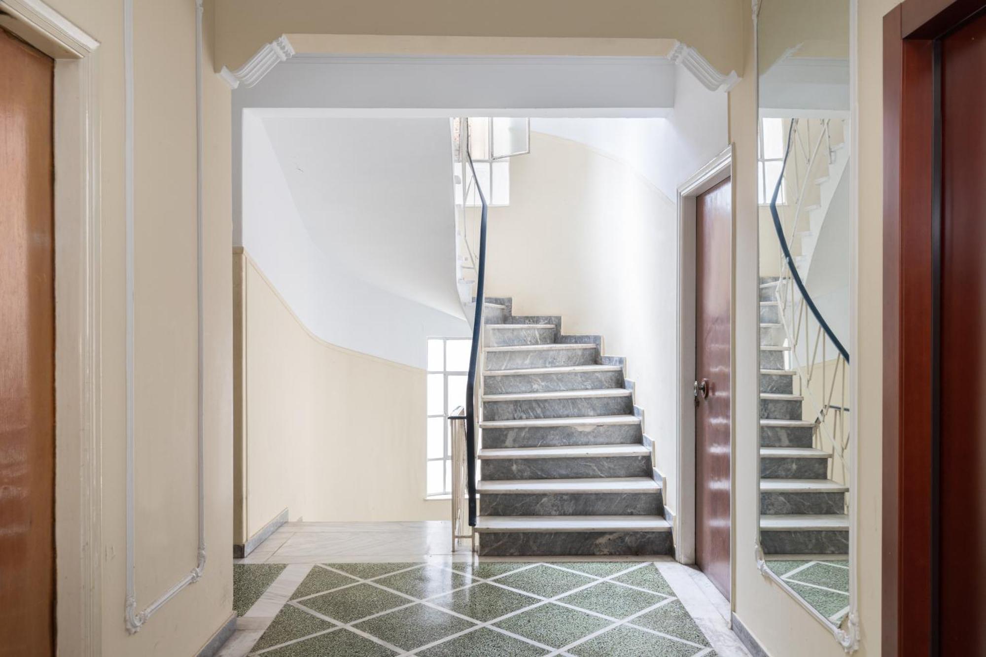 Studio With Sunny Balcony In Exarcheia Атина Екстериор снимка