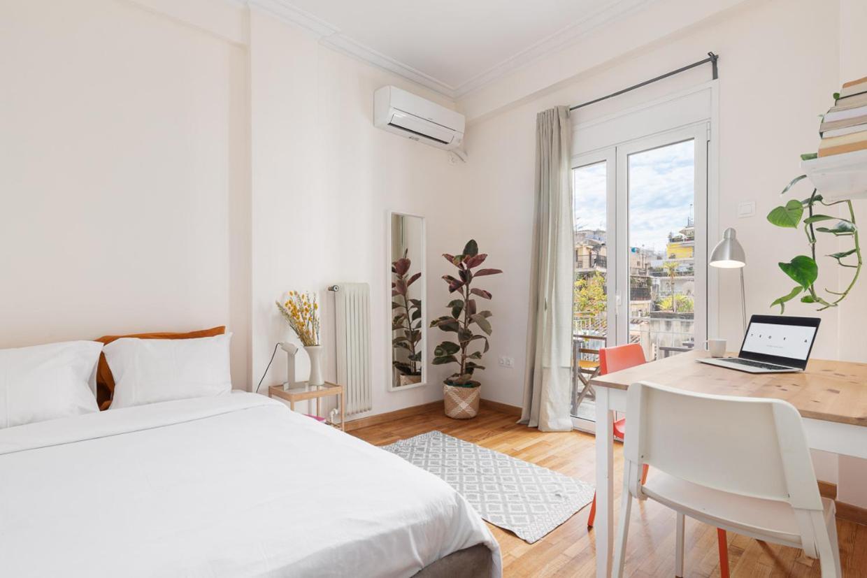 Studio With Sunny Balcony In Exarcheia Атина Екстериор снимка